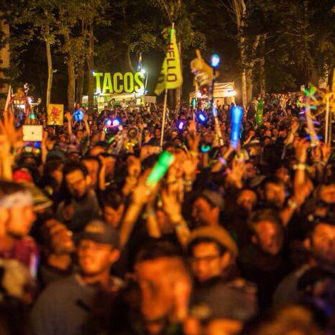 McDevitt Taco Supply serving tacos at a music festival